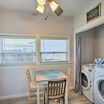 Pet-Friendly Sacramento Home About 5 To Downtown!