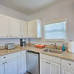 Pet-Friendly Sacramento Home About 5 To Downtown!