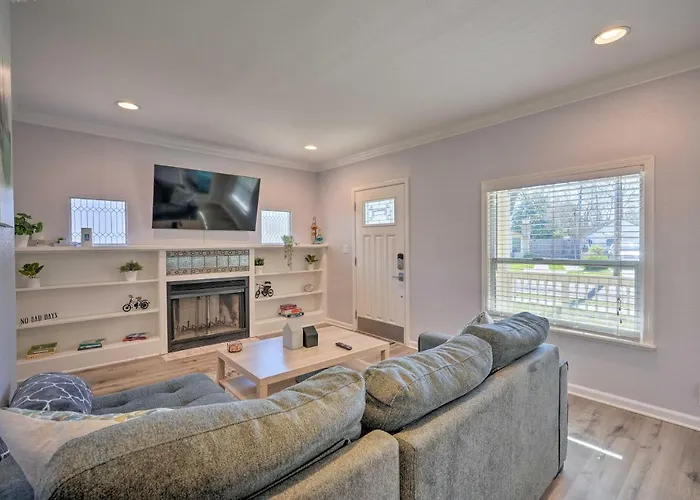 Pet-Friendly Sacramento Home About 5 To Downtown!